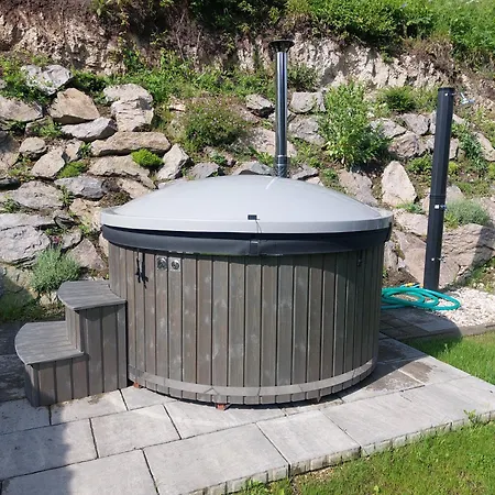 Lodge Pod Hradom 1 *