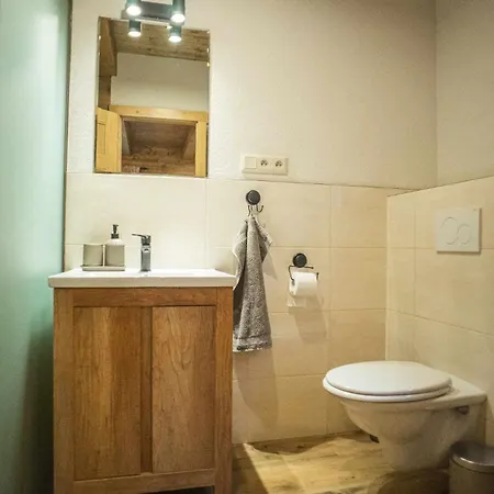 Lodge Pod Hradom 1 *